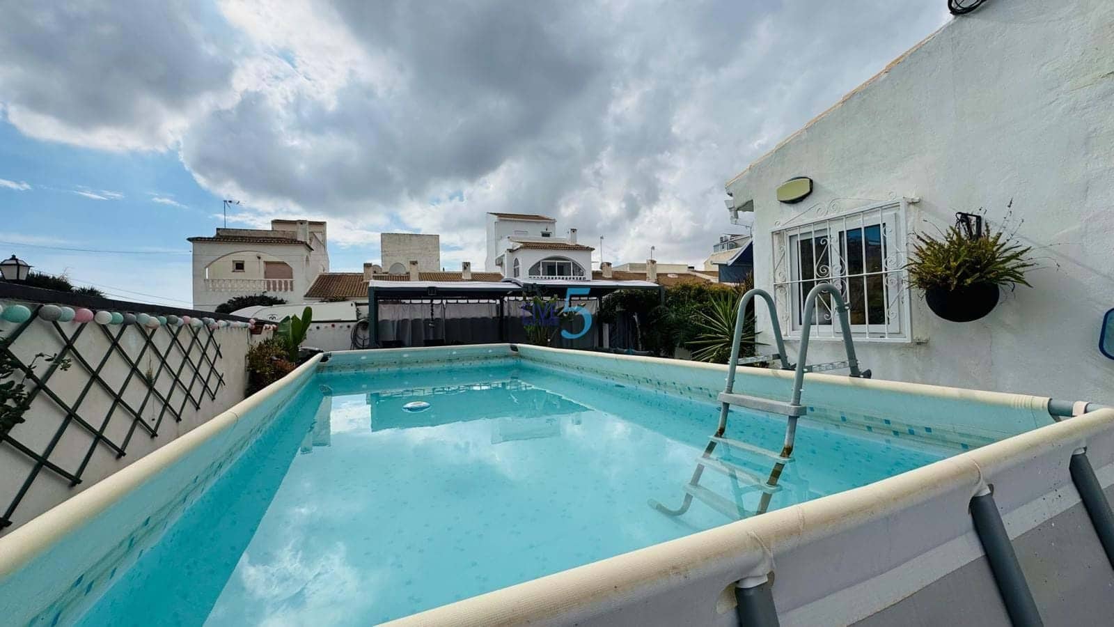 Casa de 3 habitaciones en Villamartin en venta con piscina - 255.000 € (Ref: 9319905)