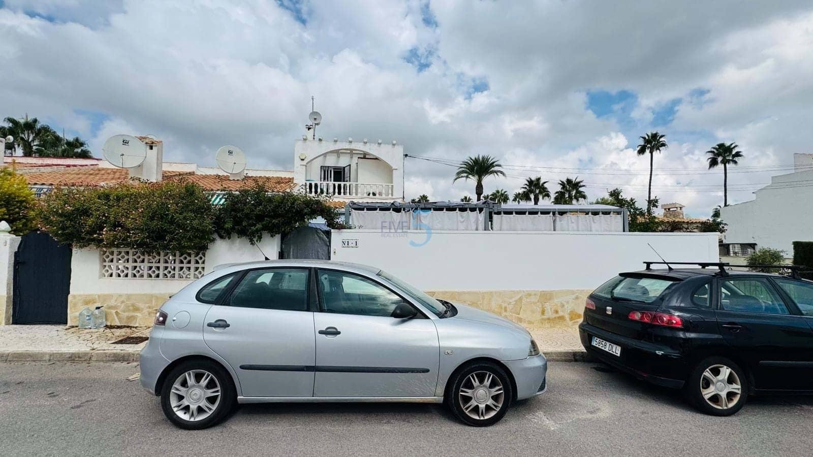 Casa de 3 habitaciones en Villamartin en venta con piscina - 255.000 € (Ref: 9319905)