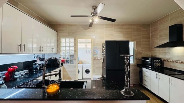 Casa de 3 habitaciones en Villamartin, Orihuela en venta con piscina - 255.000 € (Ref: 9319905)