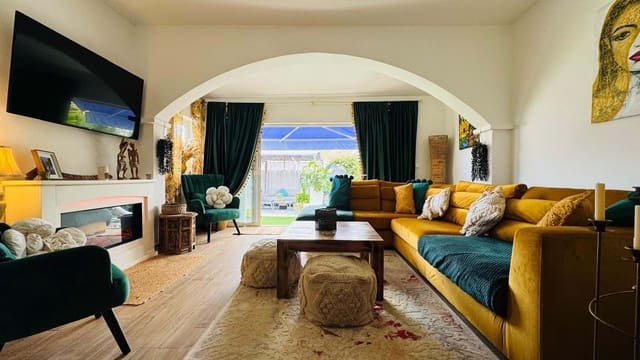 Casa de 3 habitaciones en Villamartin, Orihuela en venta con piscina - 255.000 € (Ref: 9319905)