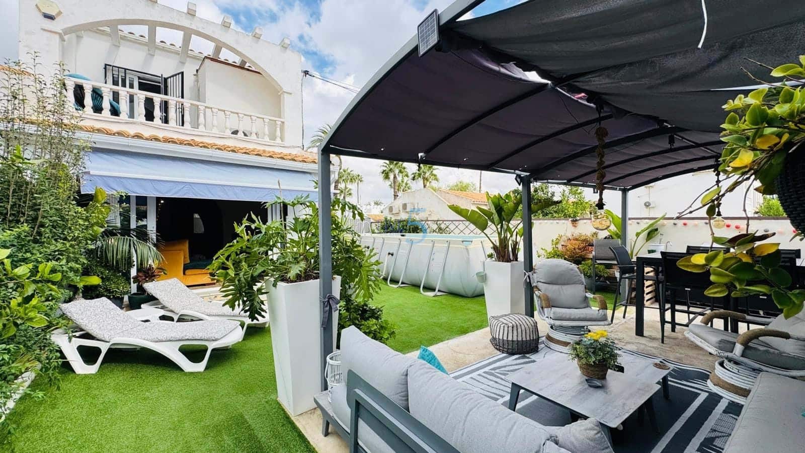 Casa de 3 habitaciones en Villamartin en venta con piscina - 255.000 € (Ref: 9319905)