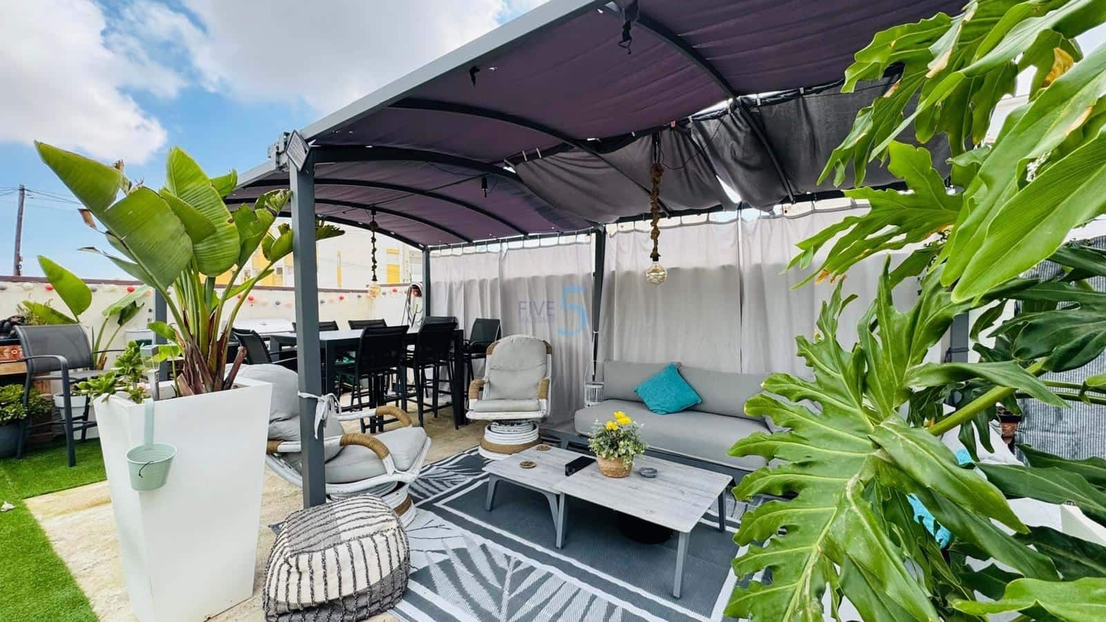 Casa de 3 habitaciones en Villamartin en venta con piscina - 255.000 € (Ref: 9319905)