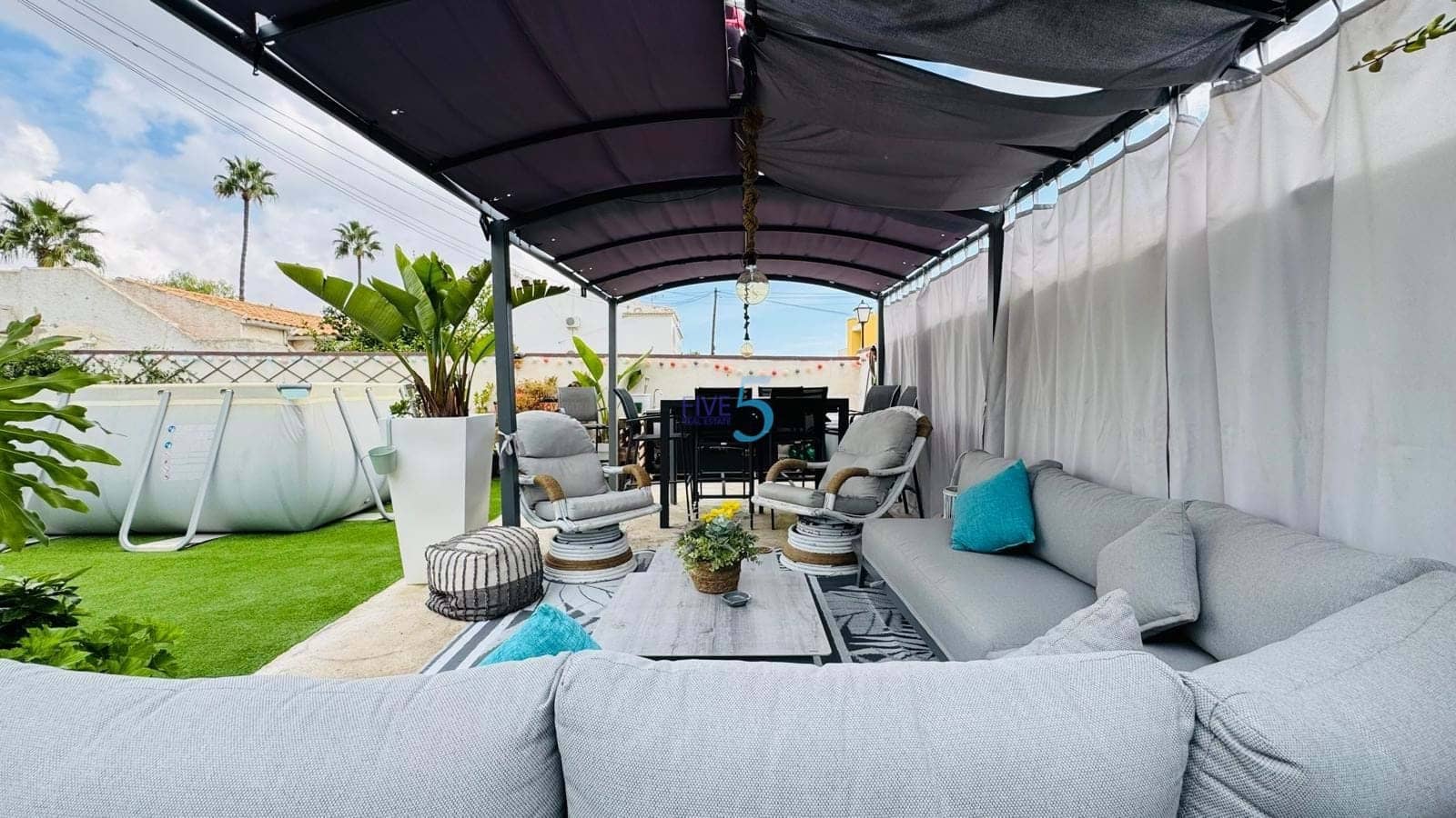 Casa de 3 habitaciones en Villamartin en venta con piscina - 255.000 € (Ref: 9319905)