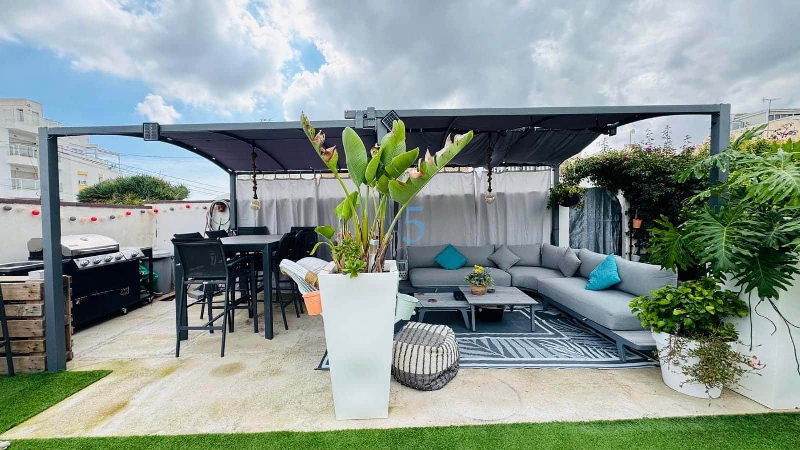 Casa de 3 habitaciones en Villamartin en venta con piscina - 255.000 € (Ref: 9319905)