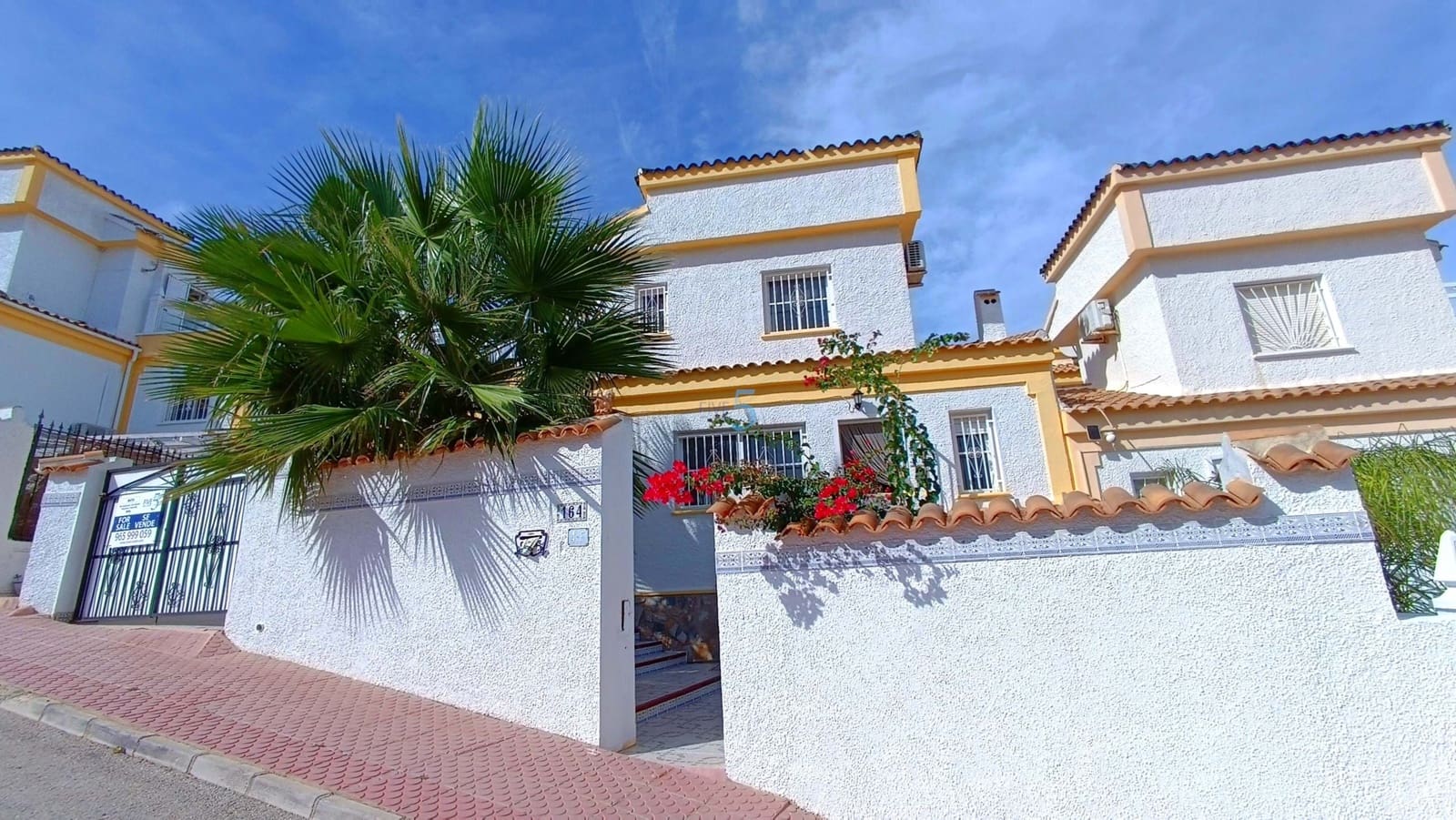 Casa de 3 habitaciones en Ciudad Quesada en venta con piscina - 175.000 € (Ref: 9332684)