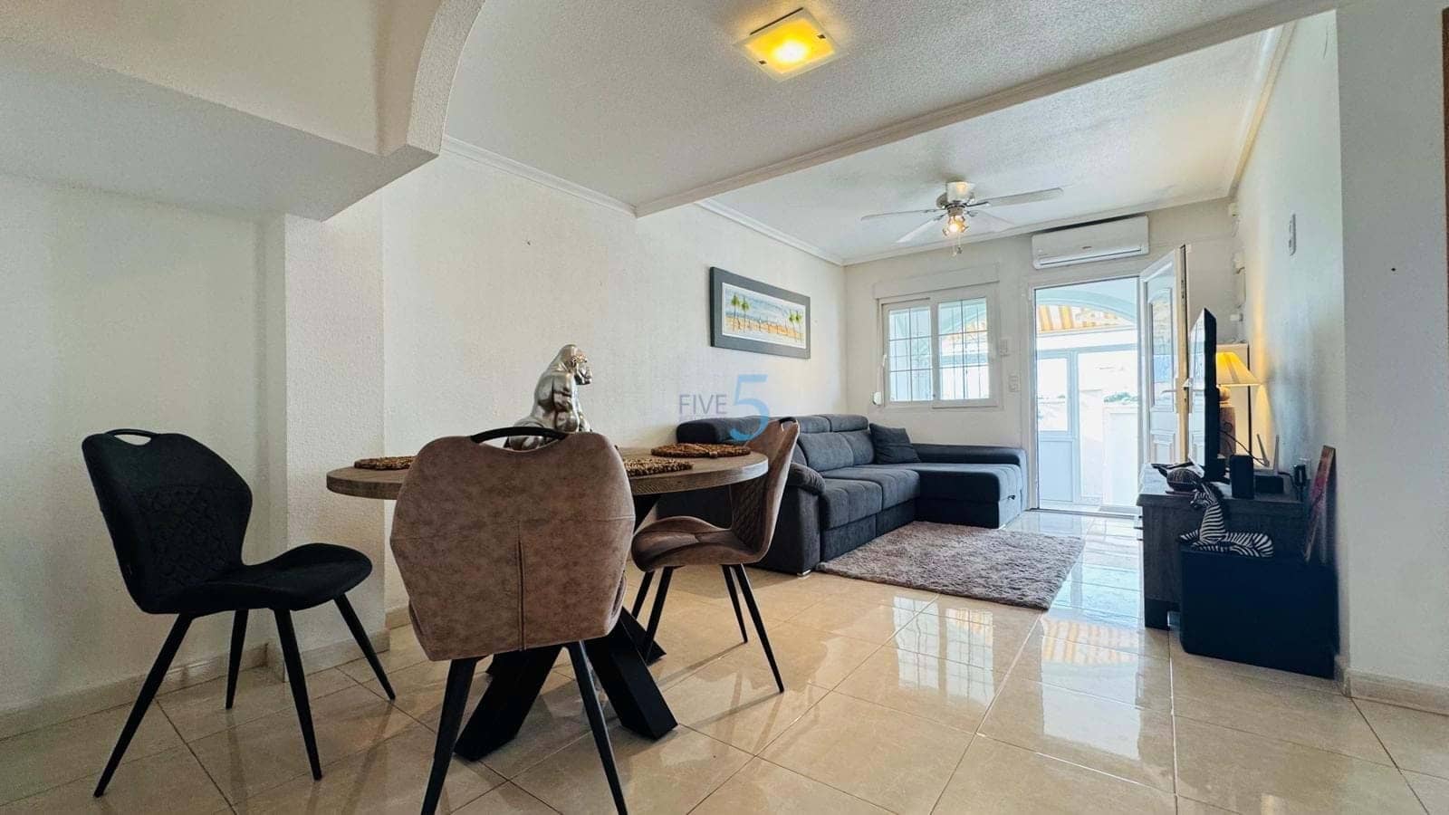 3 soveværelse Byhus til salg i Playa Flamenca med swimmingpool garage - € 224.000 (Ref: 9334222)