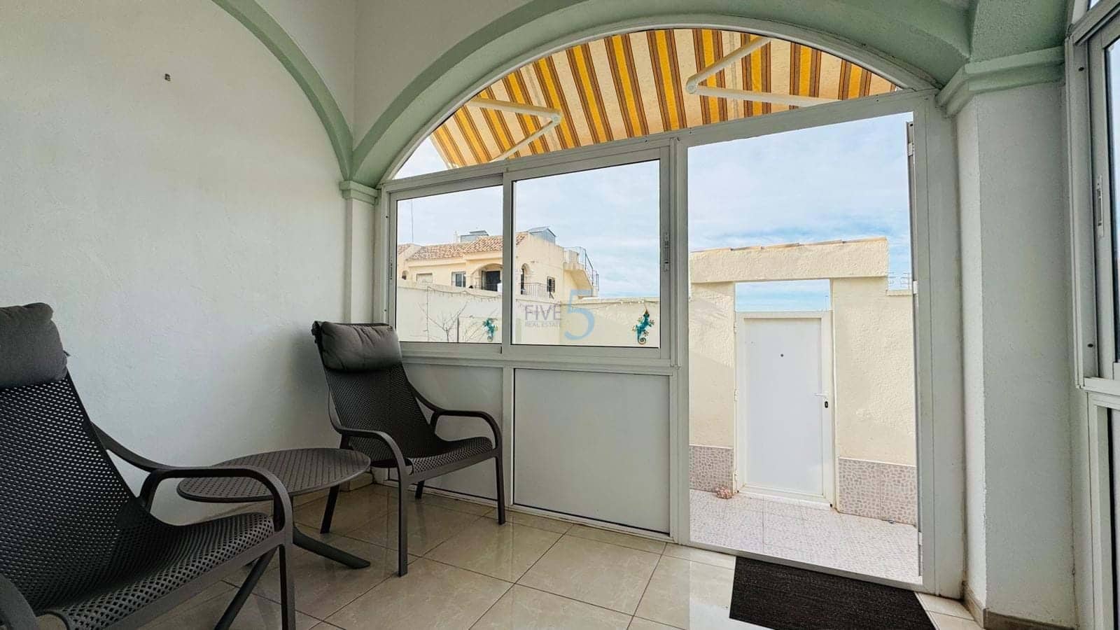 3 soveværelse Byhus til salg i Playa Flamenca med swimmingpool garage - € 224.000 (Ref: 9334222)