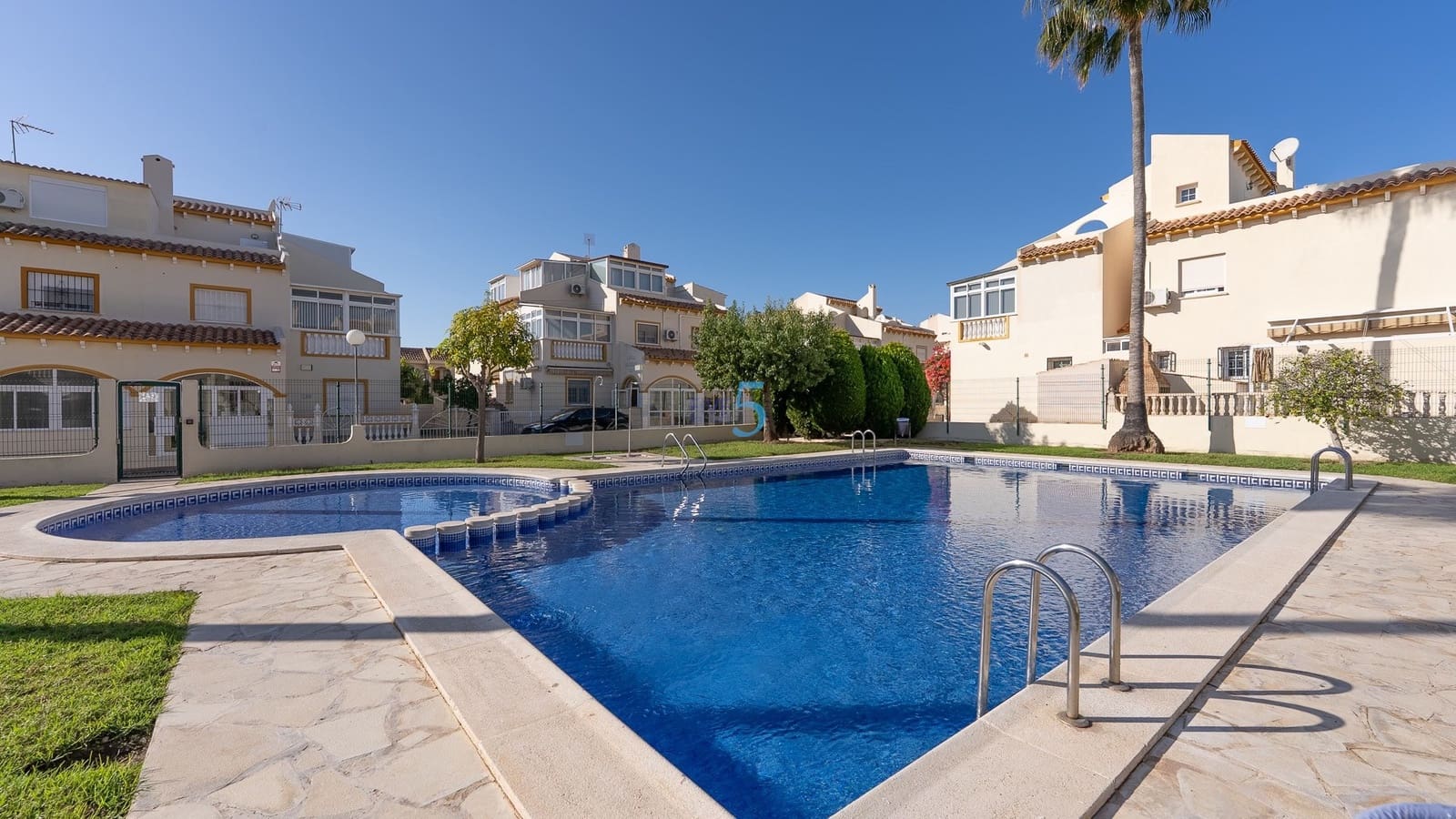 3 bedroom Townhouse for sale in Playa Flamenca with pool garage - € 224,000 (Ref: 9334222)