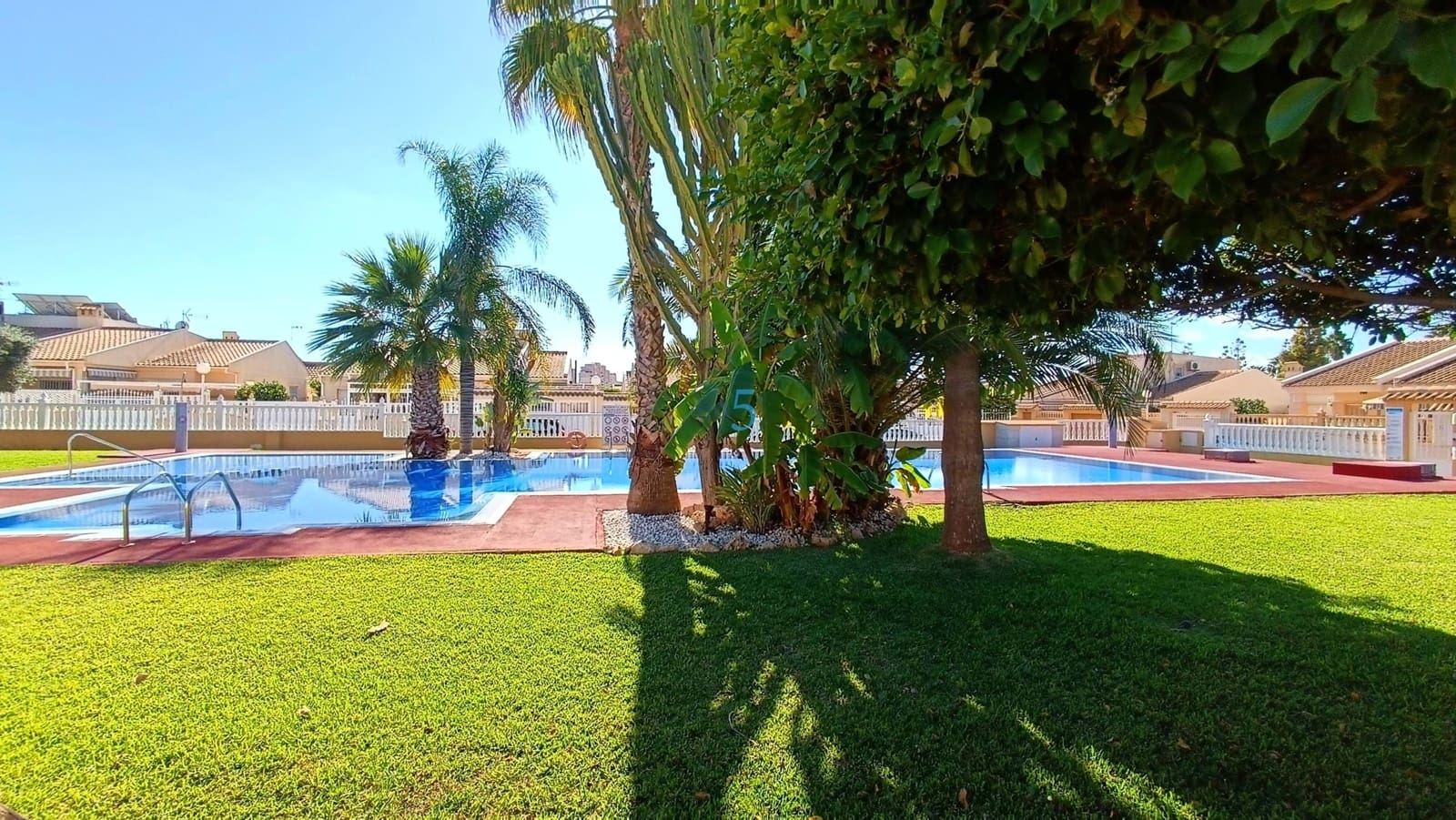 2 chambre Villa/Maison Semi-Mitoyenne à vendre à Torrevieja avec piscine garage - 180 000 € (Ref: 9344015)
