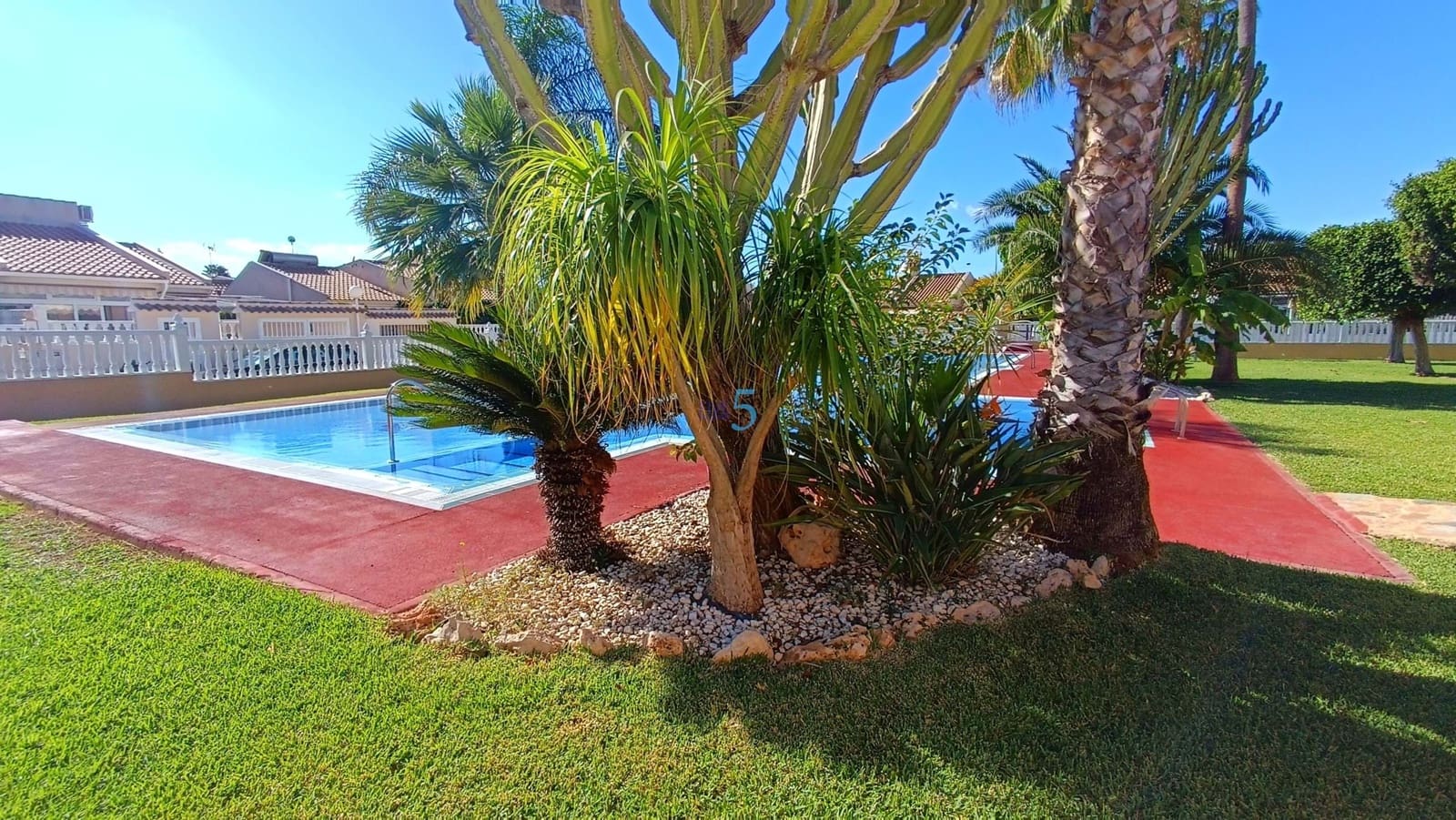 2 chambre Villa/Maison Semi-Mitoyenne à vendre à Torrevieja avec piscine garage - 180 000 € (Ref: 9344015)