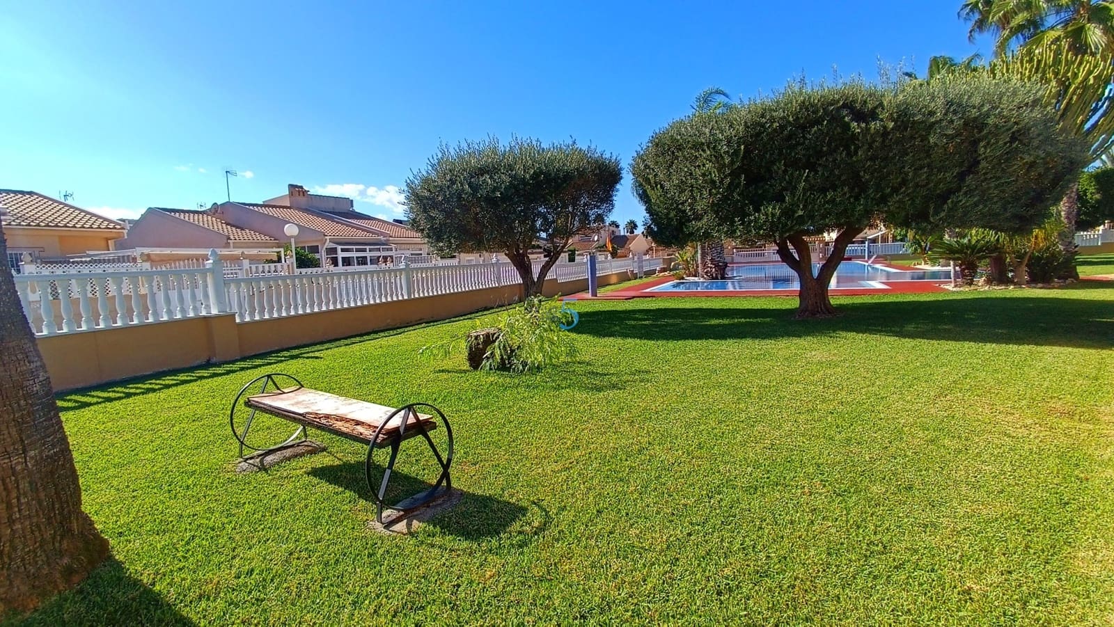 2 chambre Villa/Maison Semi-Mitoyenne à vendre à Torrevieja avec piscine garage - 180 000 € (Ref: 9344015)