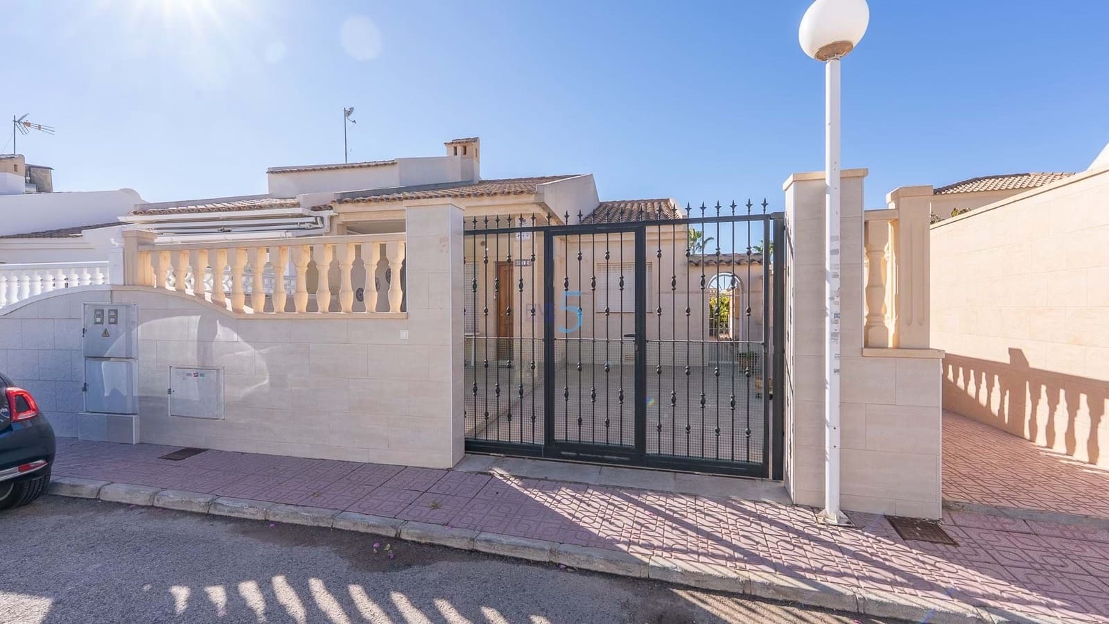 2 chambre Villa/Maison Semi-Mitoyenne à vendre à Torrevieja avec piscine garage - 180 000 € (Ref: 9344015)