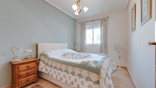 2 chambre Villa/Maison Semi-Mitoyenne à vendre à Torrevieja avec piscine garage - 180 000 € (Ref: 9344015)