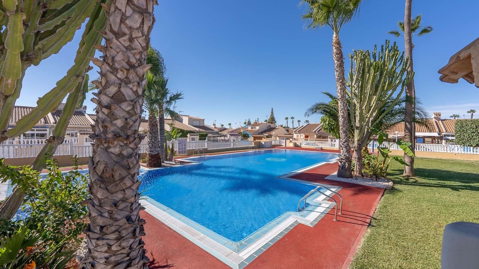 2 chambre Villa/Maison Semi-Mitoyenne à vendre à Torrevieja avec piscine garage - 180 000 € (Ref: 9344015)