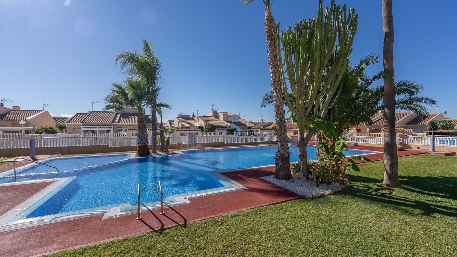 2 chambre Villa/Maison Semi-Mitoyenne à vendre à Torrevieja avec piscine garage - 180 000 € (Ref: 9344015)