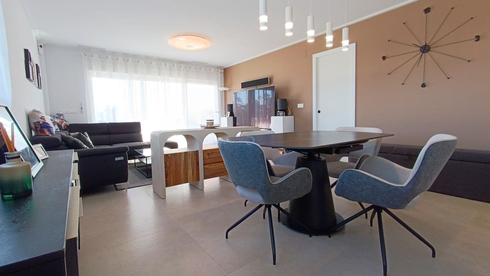 3 makuuhuone Huoneisto myytävänä paikassa El Raso mukana uima-altaan 
autotalli - 269 500 € (Ref: 9352188)