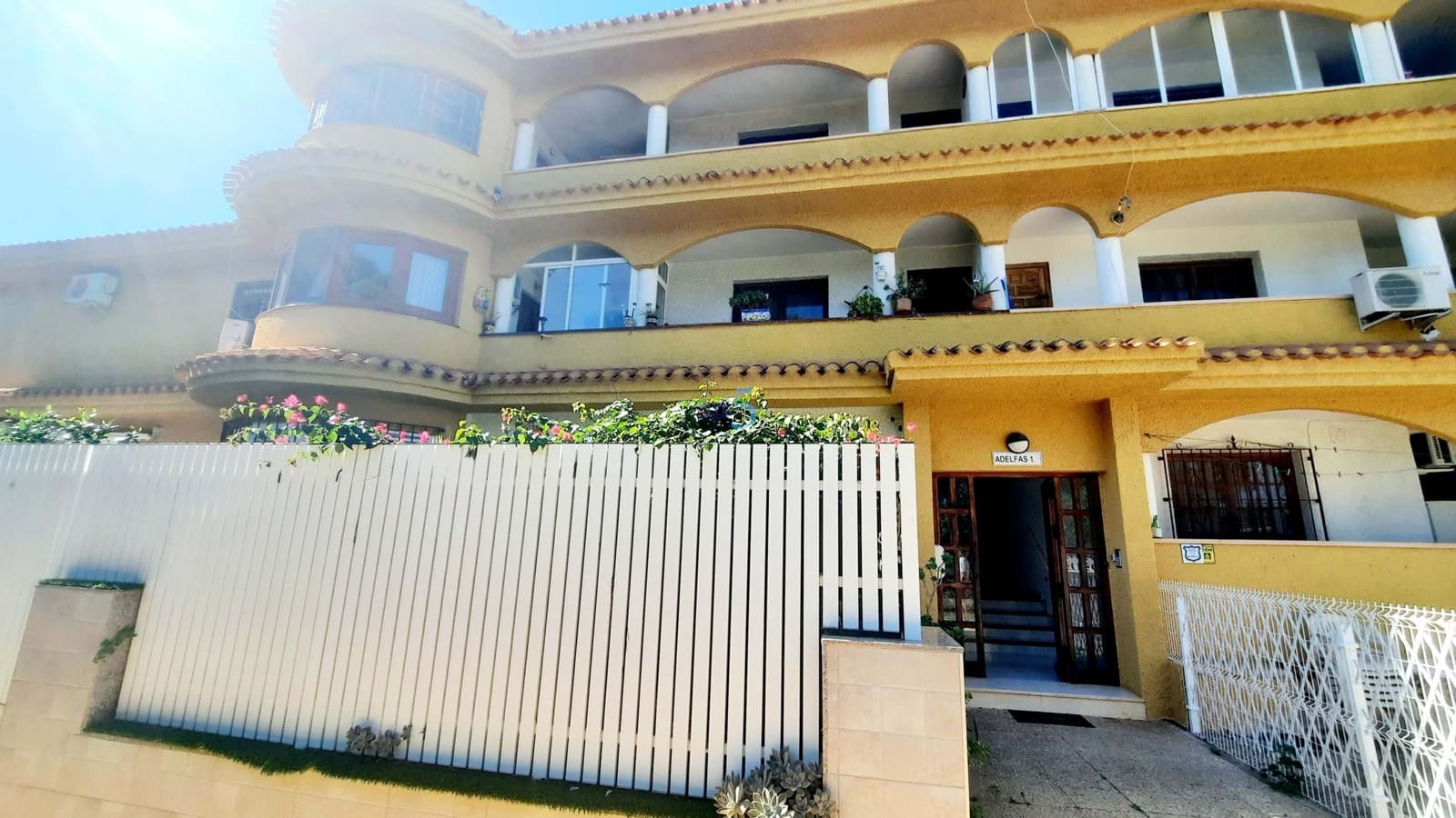 2 soveværelse Lejlighed til salg i Los Urrutias med swimmingpool garage - € 94.500 (Ref: 9352999)