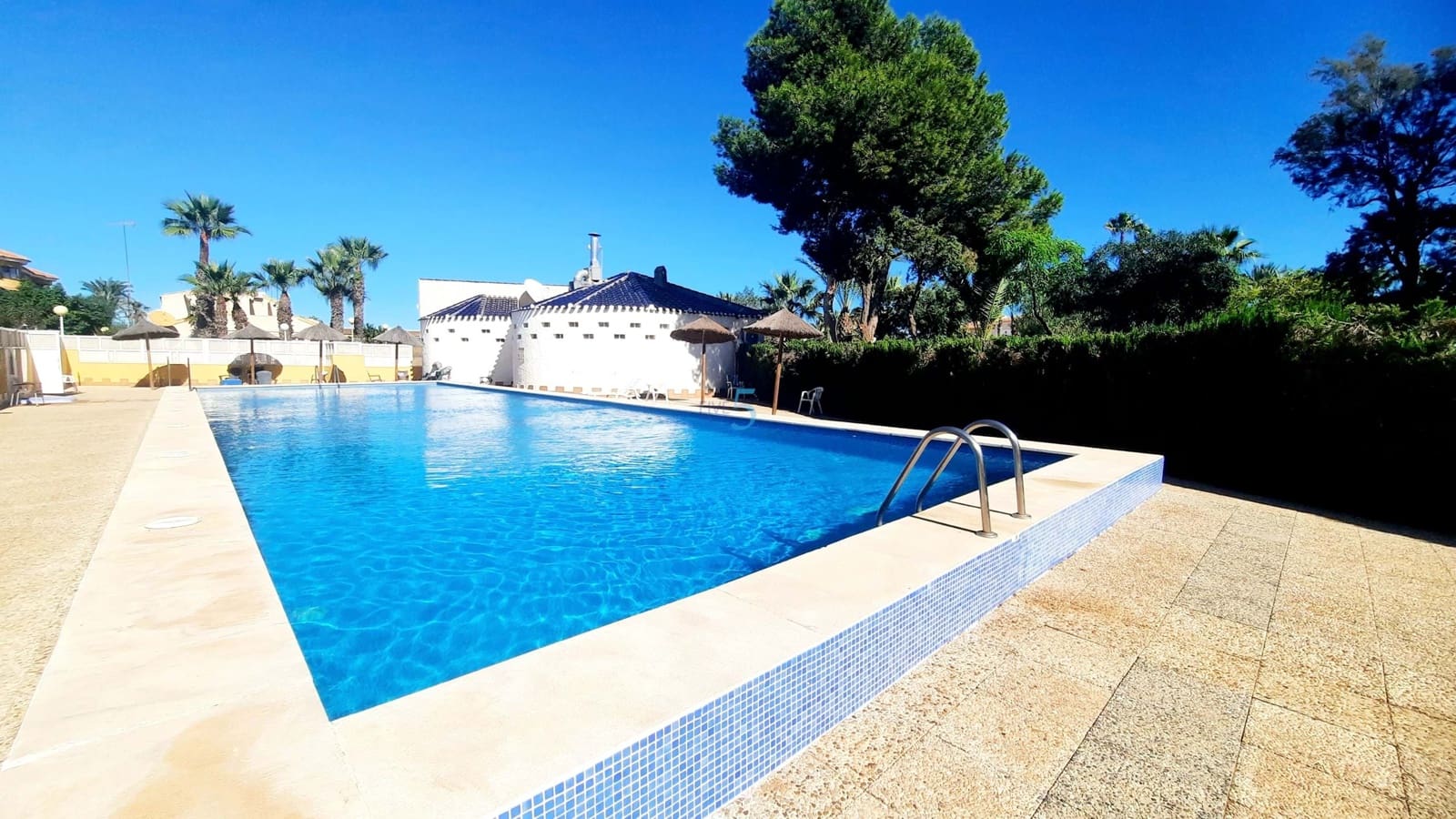 2 soveværelse Lejlighed til salg i Los Urrutias med swimmingpool garage - € 94.500 (Ref: 9352999)