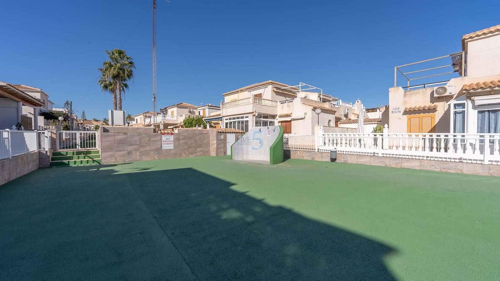 2 quarto Bungalow para venda em Playa Flamenca com piscina - 184 000 € (Ref: 9353001)
