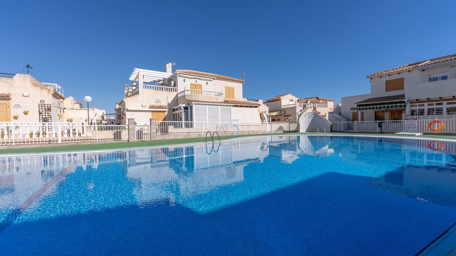 2 quarto Bungalow para venda em Playa Flamenca com piscina - 184 000 € (Ref: 9353001)