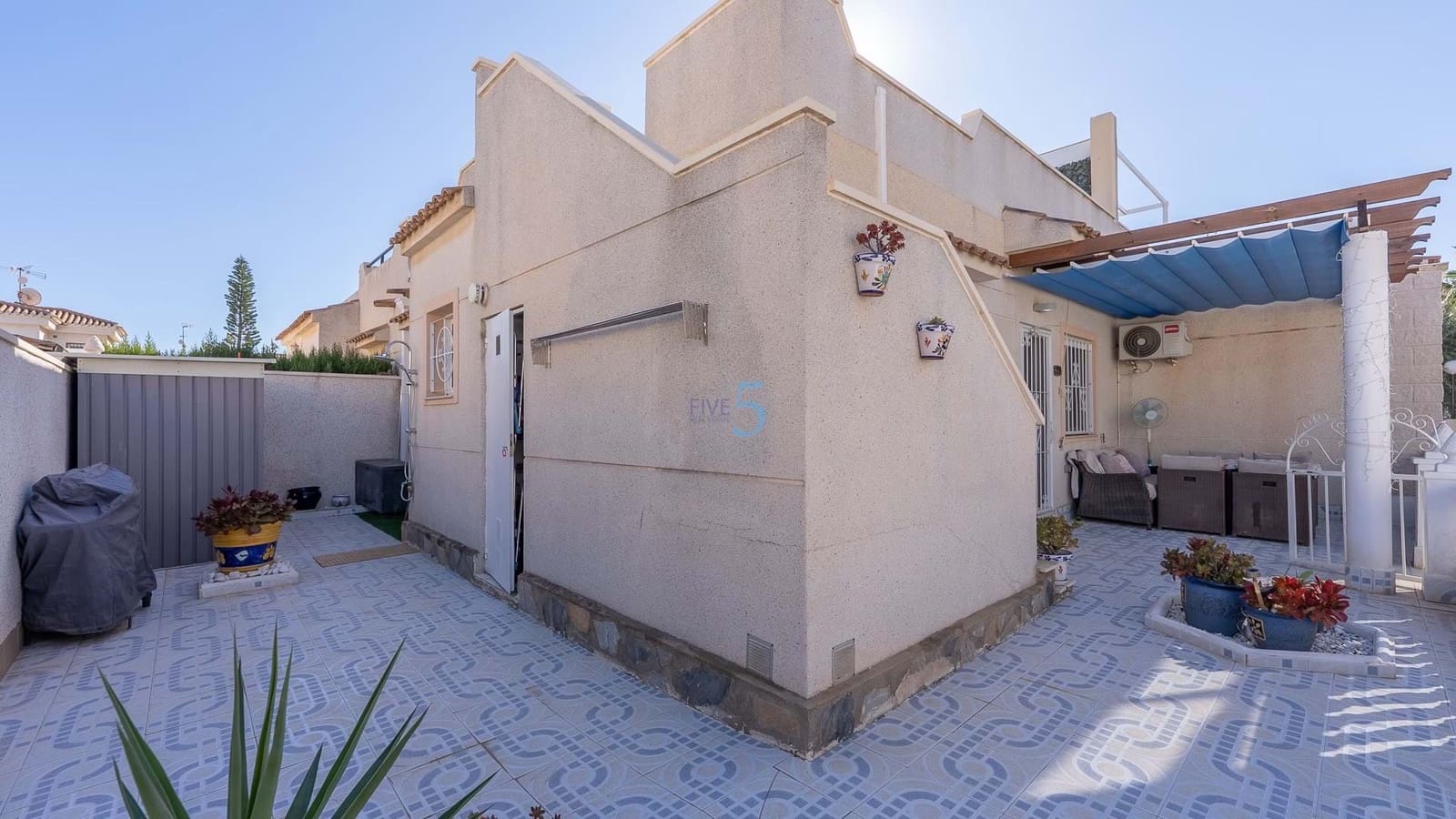 2 quarto Bungalow para venda em Playa Flamenca com piscina - 184 000 € (Ref: 9353001)