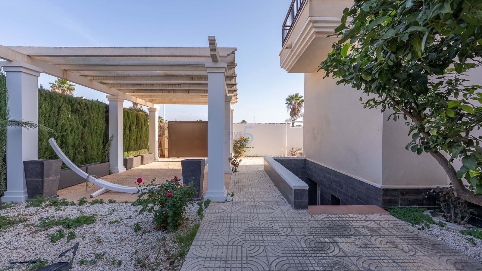 3 bedroom Semi-detached Villa for sale in Ciudad Quesada with pool - € 299,999 (Ref: 9356486)