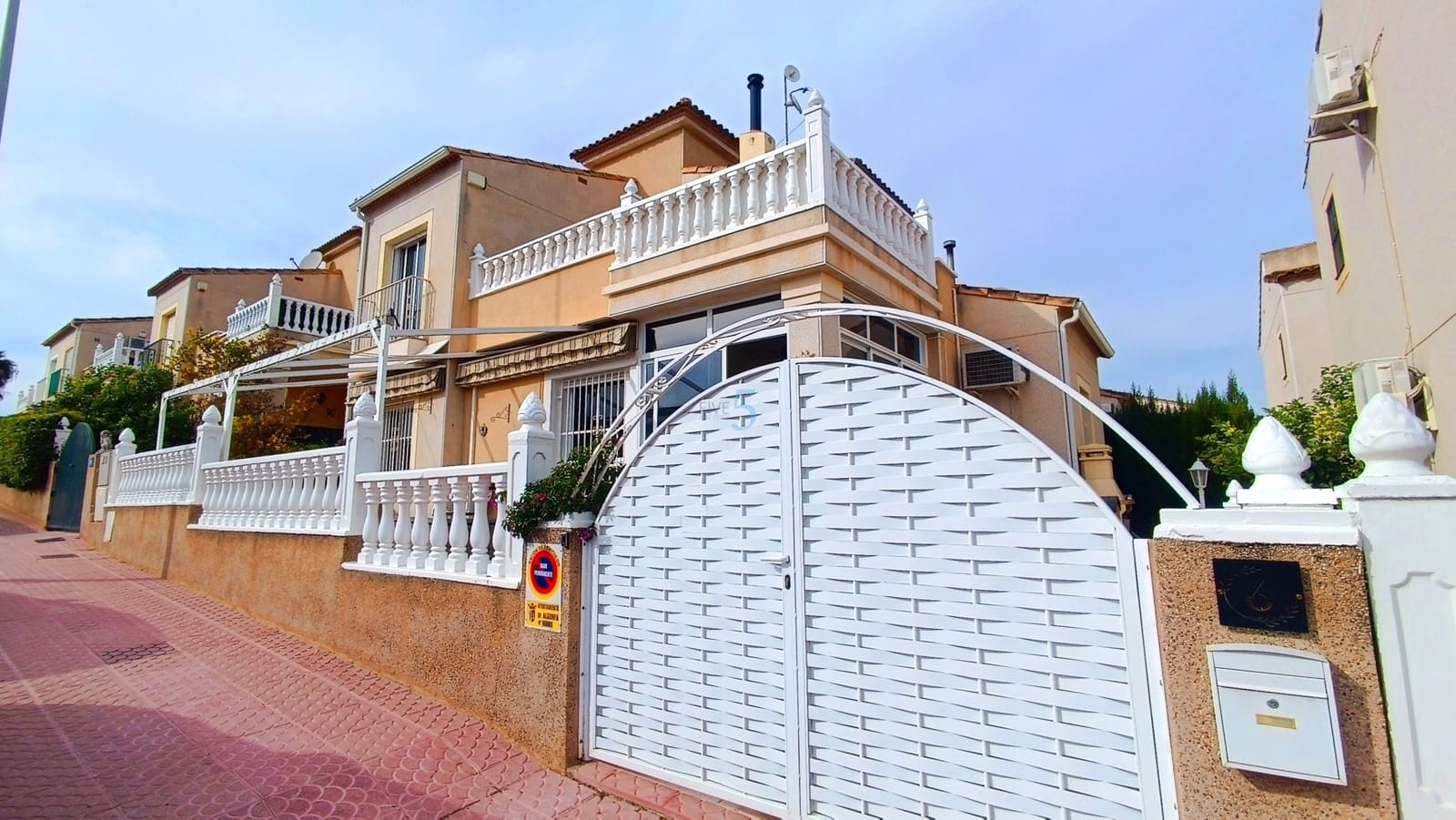 Chalet de 3 habitaciones en Algorfa en venta con piscina - 199.999 € (Ref: 9356487)