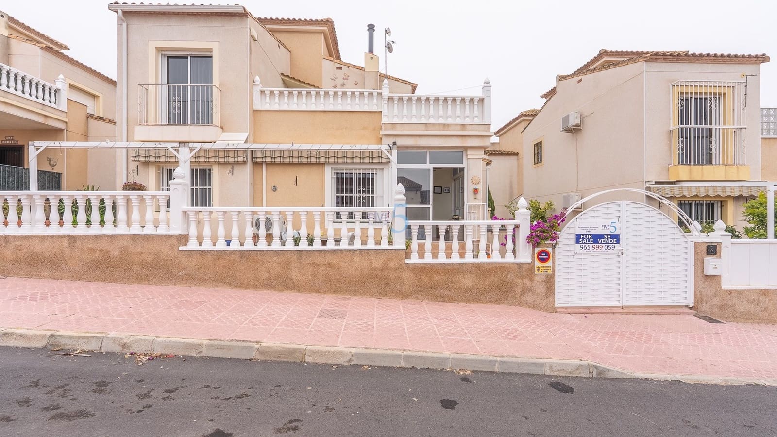 3 makuuhuone Huvila myytävänä paikassa Algorfa mukana uima-altaan - 195 000 € (Ref: 9356487)