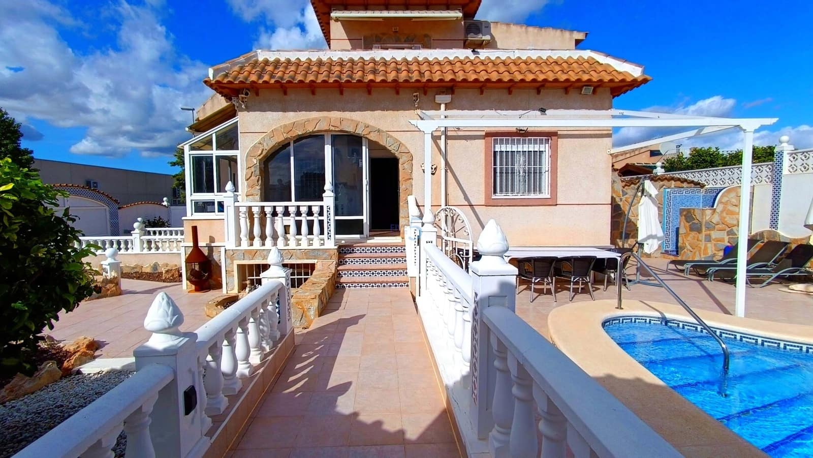 4 soverom Villa til salgs i Benijofar med svømmebasseng garasje - € 399 000 (Ref: 9357802)