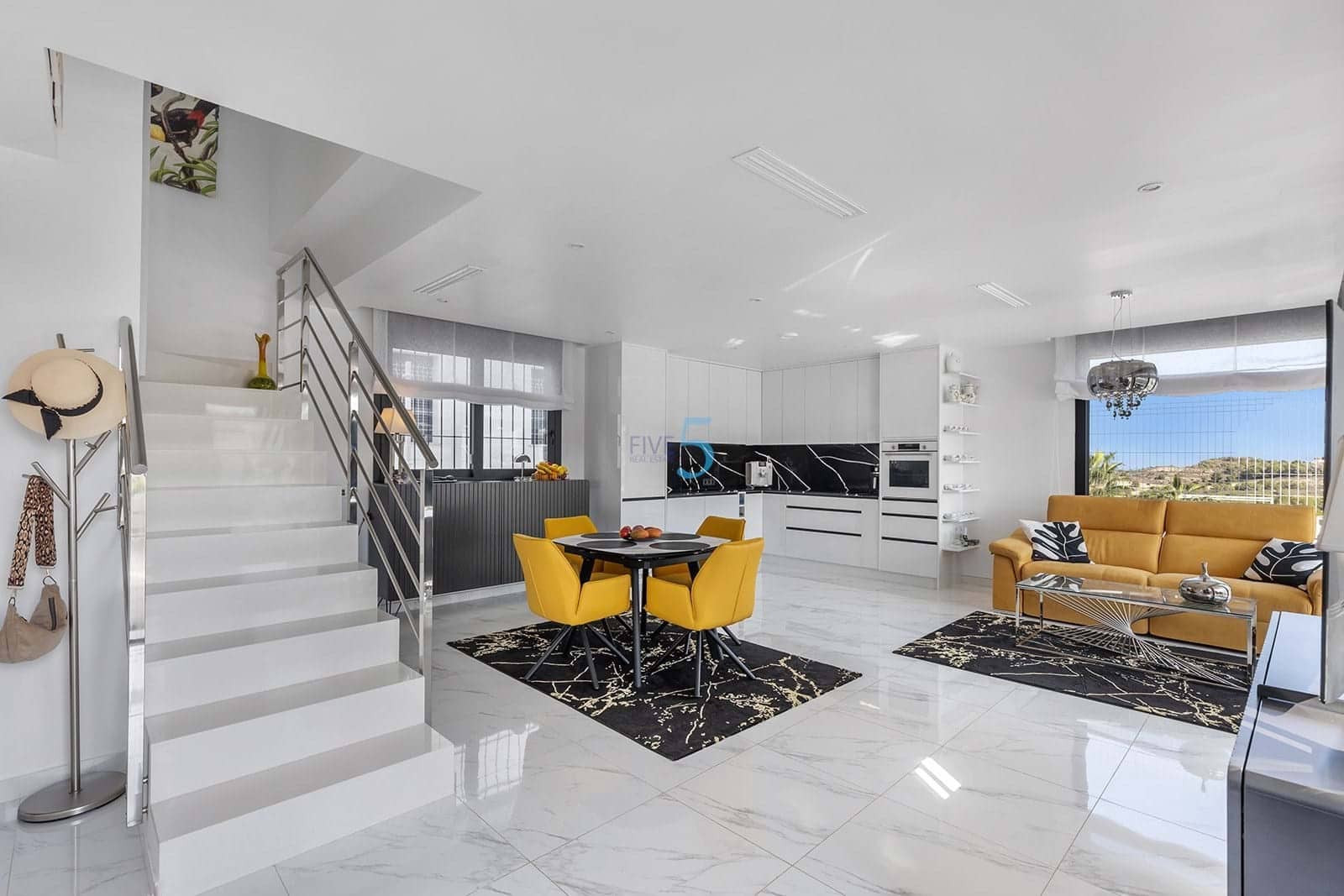 Chalet de 3 habitaciones en San Miguel de Salinas en venta con piscina - 498.000 € (Ref: 9357803)