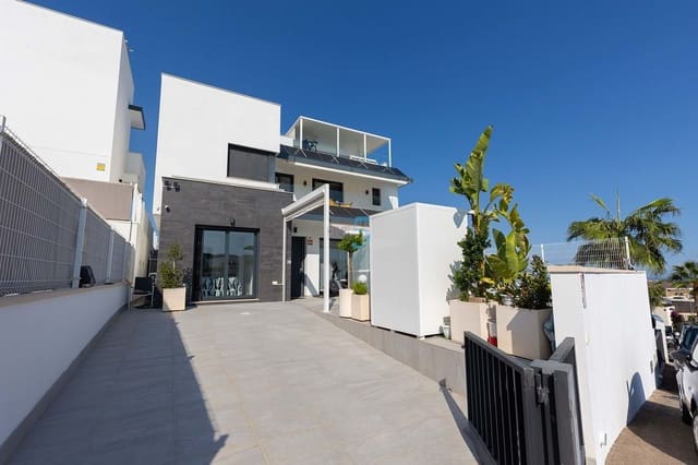 Chalet de 3 habitaciones en San Miguel de Salinas en venta con piscina - 498.000 € (Ref: 9357803)