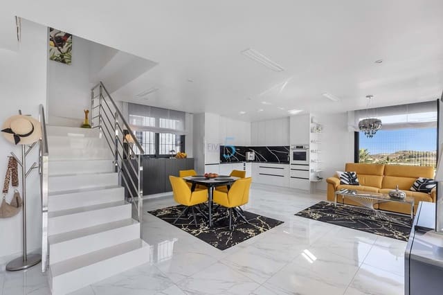 Chalet de 3 habitaciones en San Miguel de Salinas en venta con piscina - 498.000 € (Ref: 9357803)