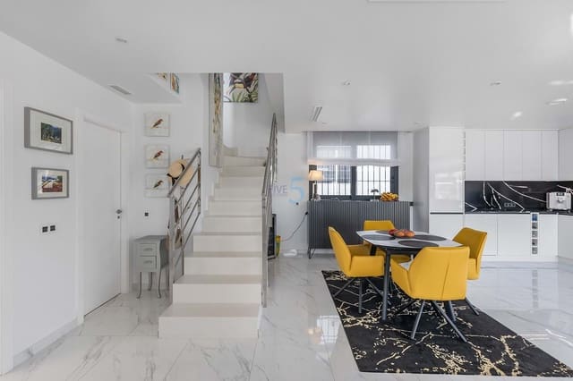 Chalet de 3 habitaciones en San Miguel de Salinas en venta con piscina - 498.000 € (Ref: 9357803)