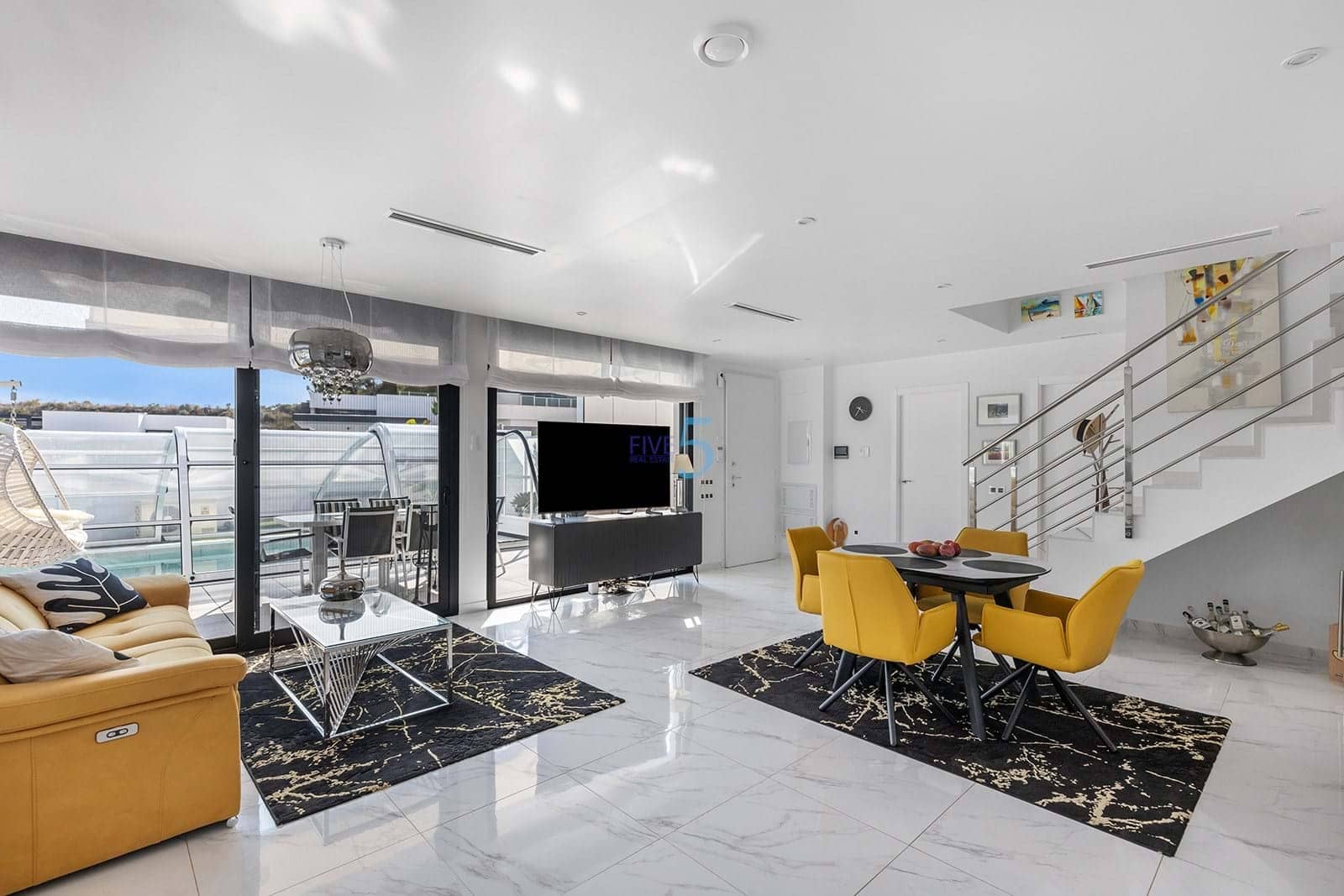 Chalet de 3 habitaciones en San Miguel de Salinas en venta con piscina - 498.000 € (Ref: 9357803)