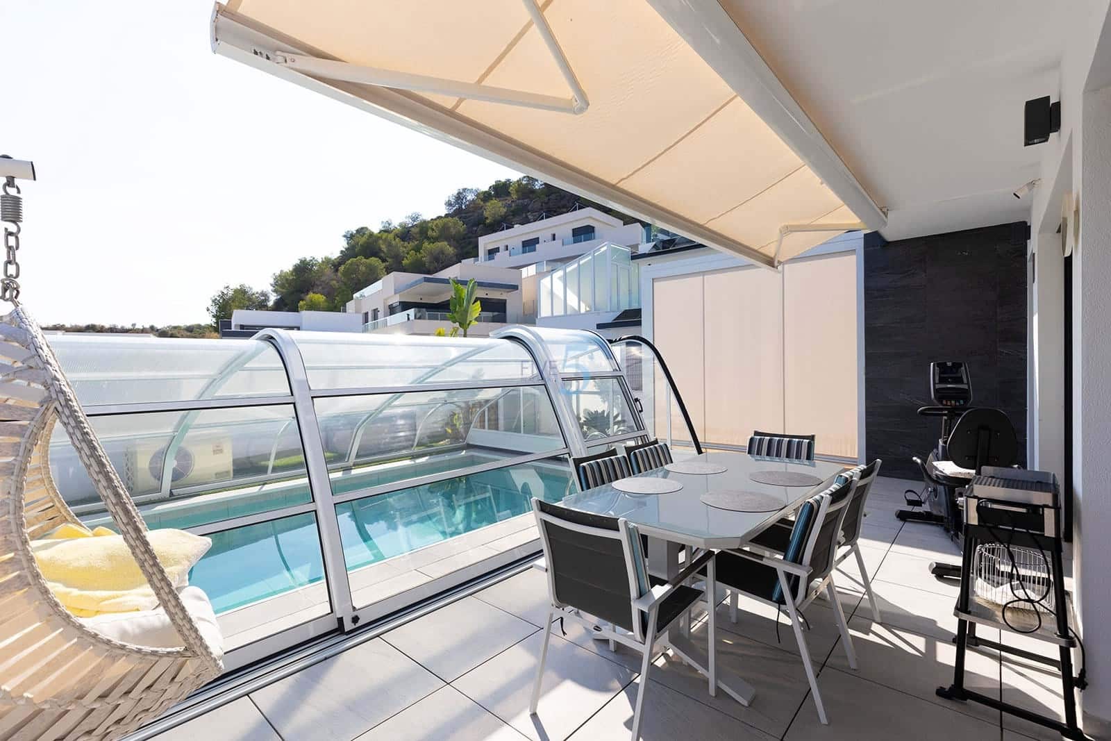 Chalet de 3 habitaciones en San Miguel de Salinas en venta con piscina - 498.000 € (Ref: 9357803)