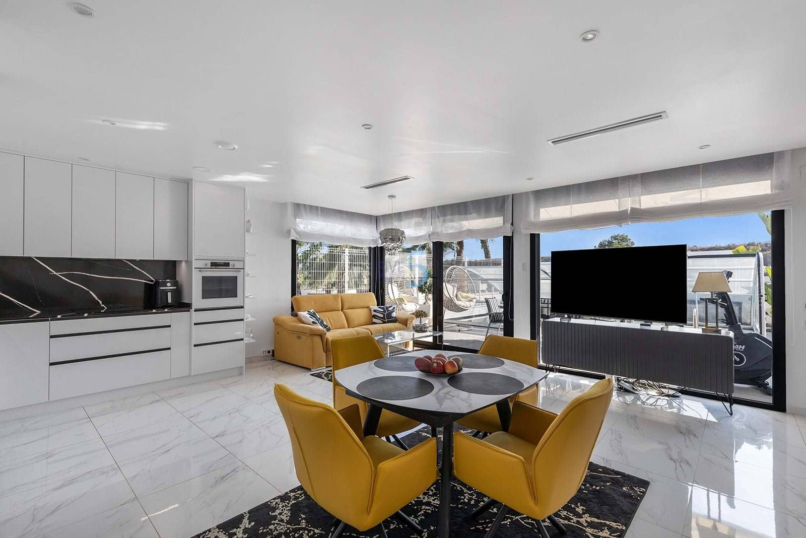 Chalet de 3 habitaciones en San Miguel de Salinas en venta con piscina - 498.000 € (Ref: 9357803)