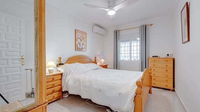 3 bedroom Semi-detached Villa for sale in San Fulgencio with garage - € 220,000 (Ref: 9357956)