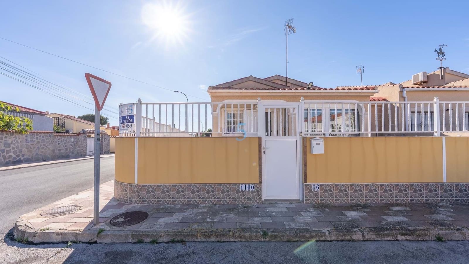 Pareado de 3 habitaciones en San Fulgencio en venta con garaje - 220.000 € (Ref: 9357956)