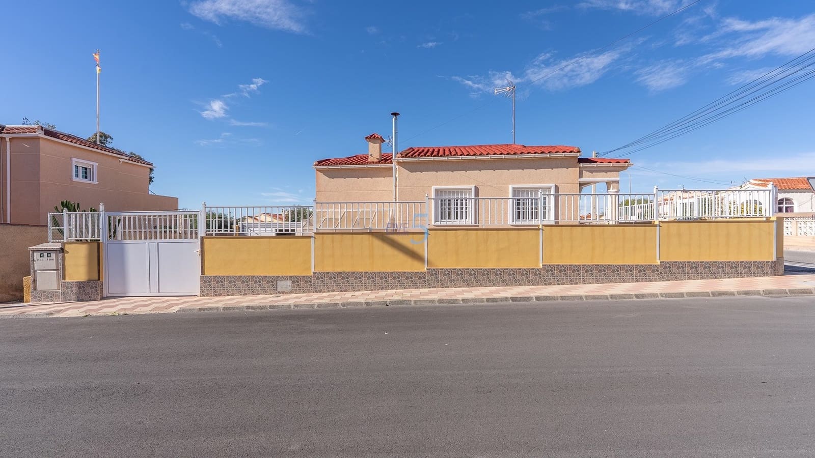 Pareado de 3 habitaciones en San Fulgencio en venta con garaje - 220.000 € (Ref: 9357956)