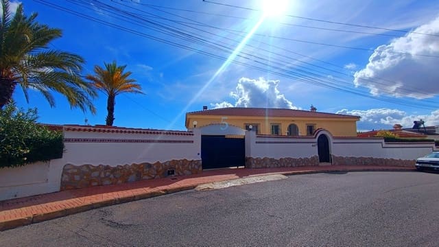 Chalet de 3 habitaciones en Ciudad Quesada, Rojales en venta con piscina garaje - 600.000 € (Ref: 9360720)