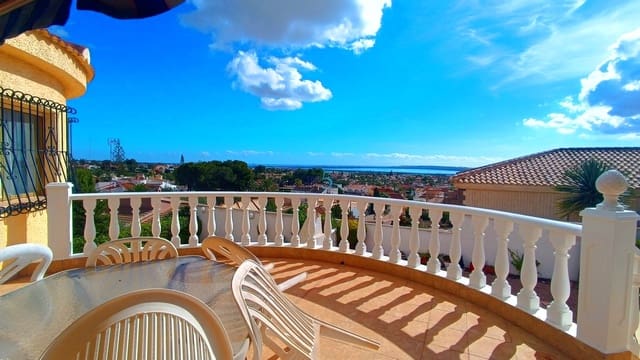 Chalet de 3 habitaciones en Ciudad Quesada, Rojales en venta con piscina garaje - 600.000 € (Ref: 9360720)