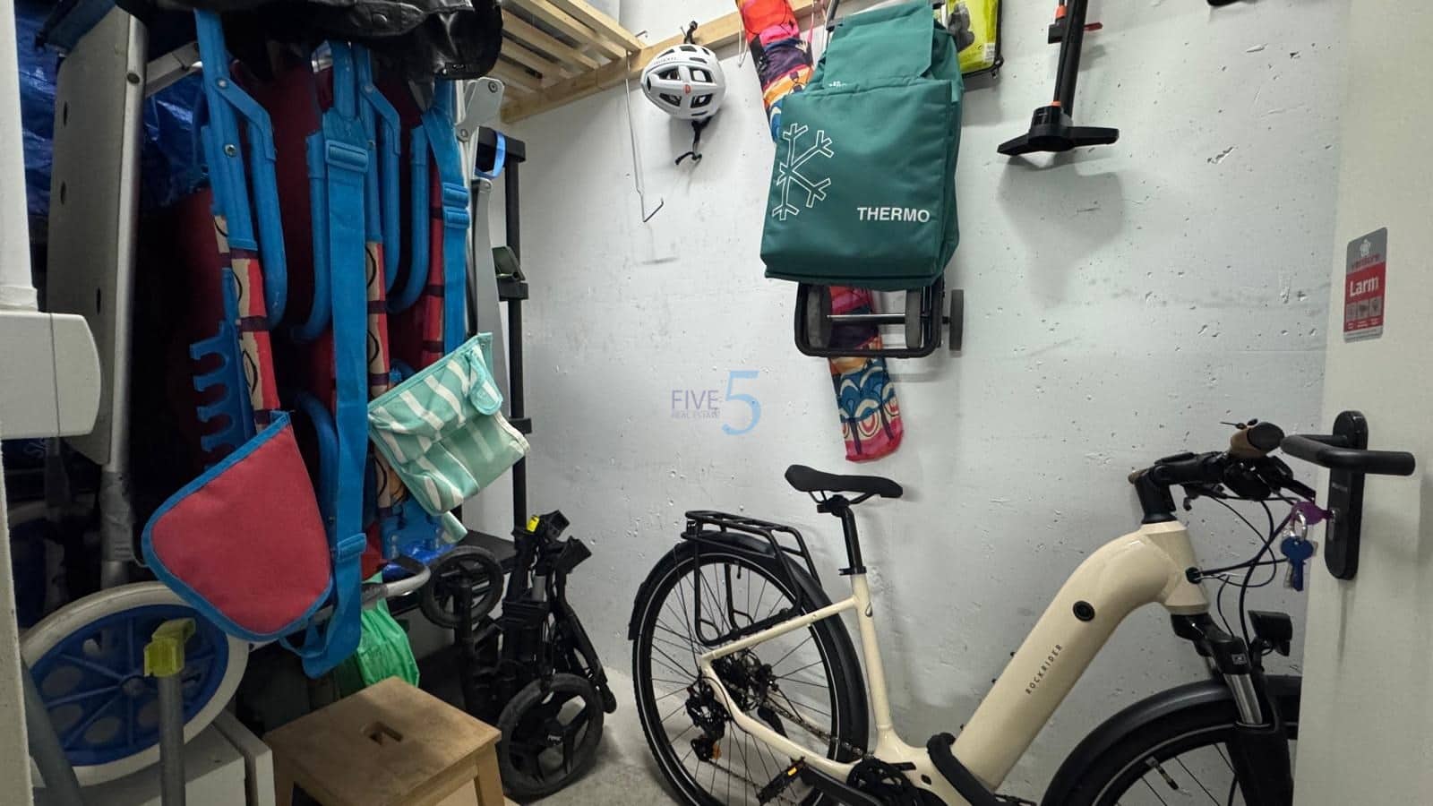 2 bedroom Apartment for sale in Villamartin with pool garage - € 279,000 (Ref: 9363383)