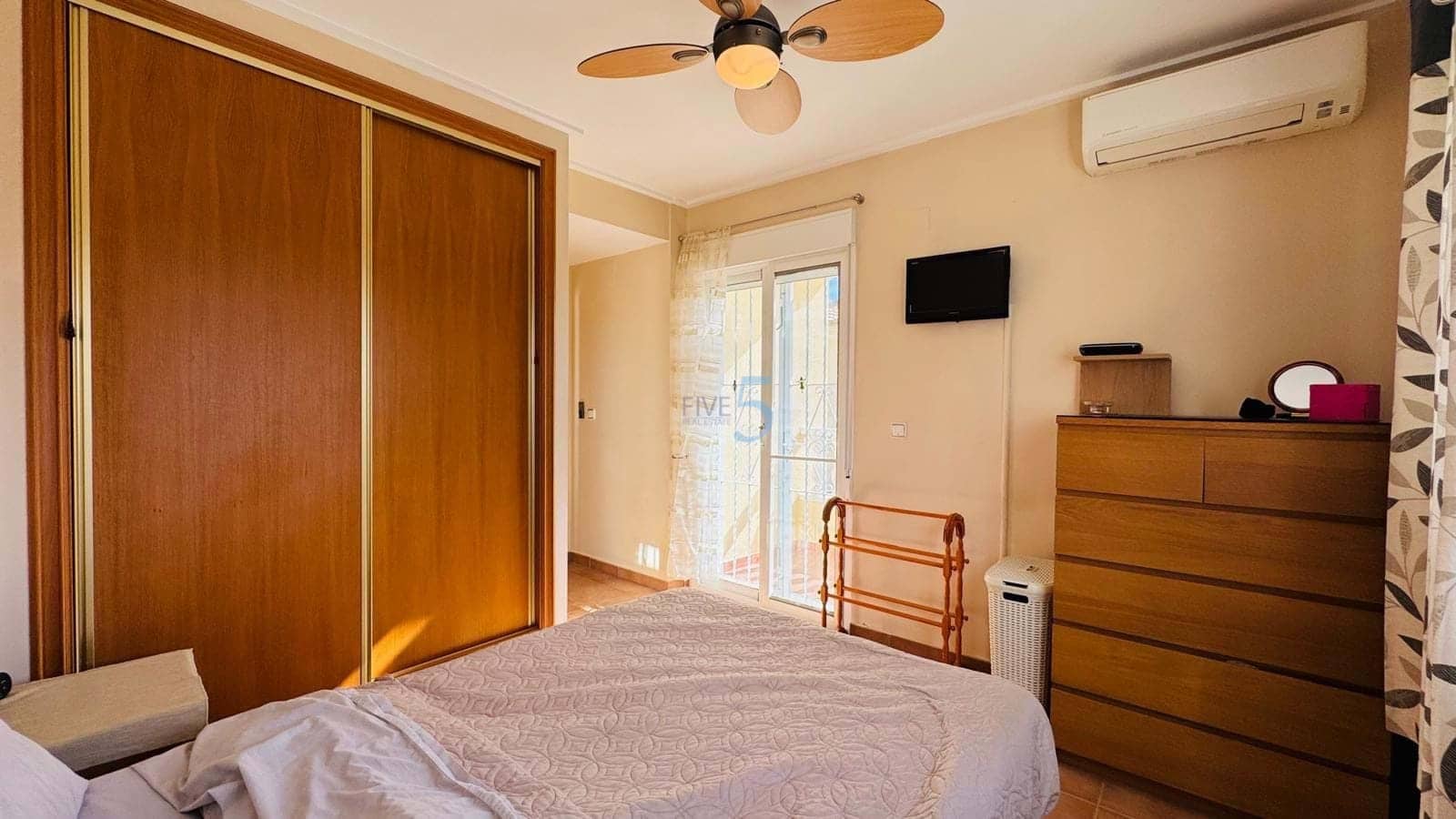 3 soverom Villa til salgs i Orihuela Costa med svømmebasseng garasje - € 279 000 (Ref: 9363384)