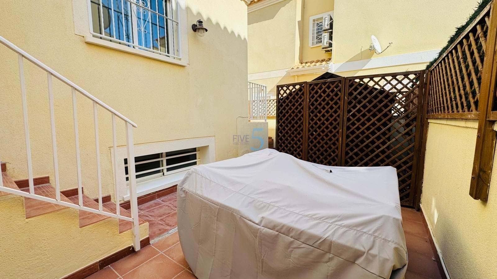 3 soverom Villa til salgs i Orihuela Costa med svømmebasseng garasje - € 279 000 (Ref: 9363384)