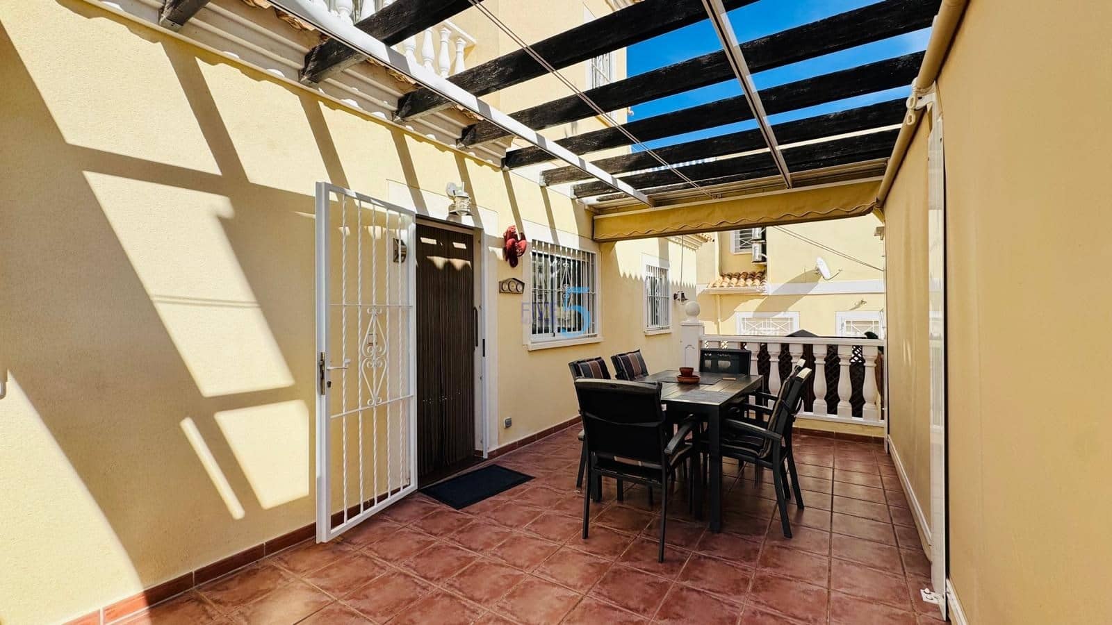 3 soverom Villa til salgs i Orihuela Costa med svømmebasseng garasje - € 279 000 (Ref: 9363384)