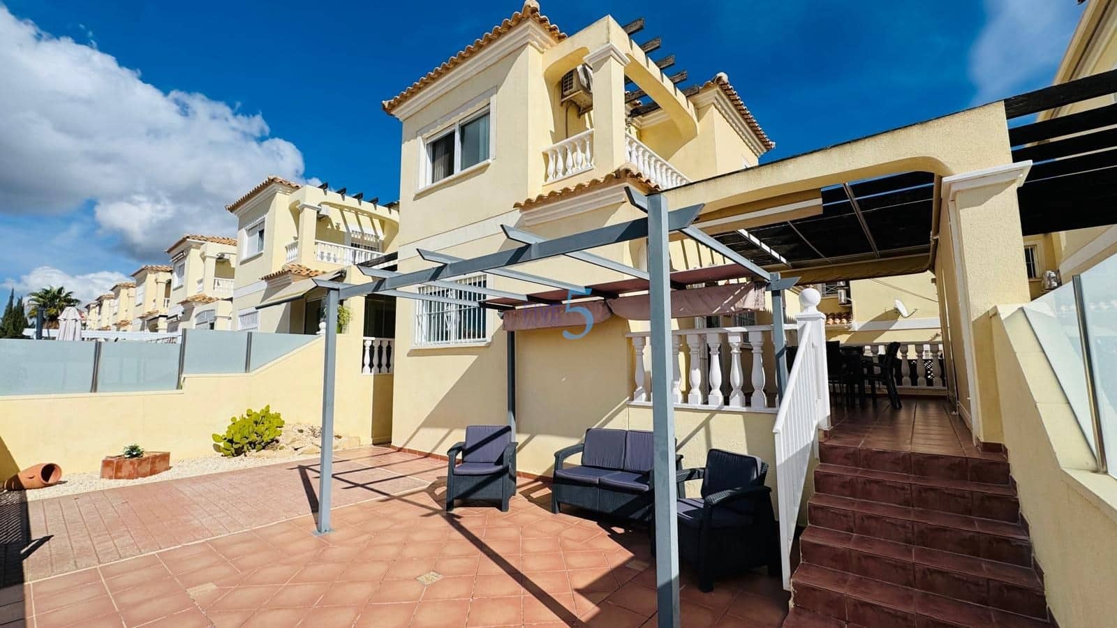 3 soverom Villa til salgs i Orihuela Costa med svømmebasseng garasje - € 279 000 (Ref: 9363384)