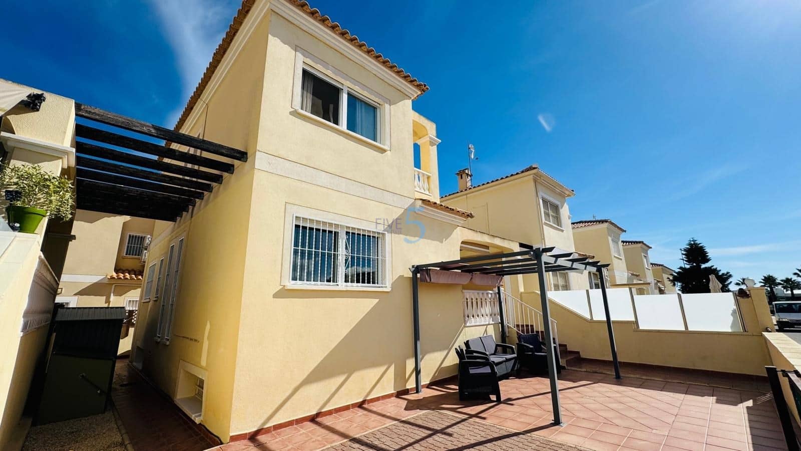 3 soverom Villa til salgs i Orihuela Costa med svømmebasseng garasje - € 279 000 (Ref: 9363384)