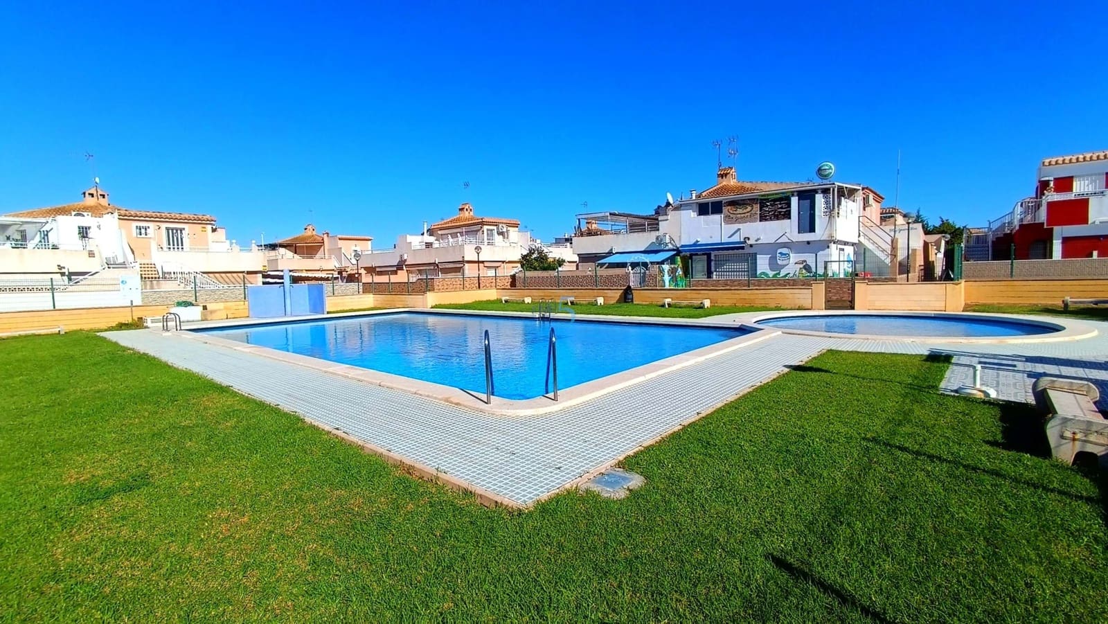 3 sypialnia Dom na sprzedaż w Torrevieja z basenem - 157 500 € (Ref: 9374379)