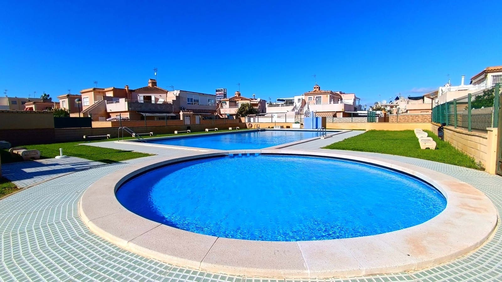 3 sypialnia Dom na sprzedaż w Torrevieja z basenem - 157 500 € (Ref: 9374379)