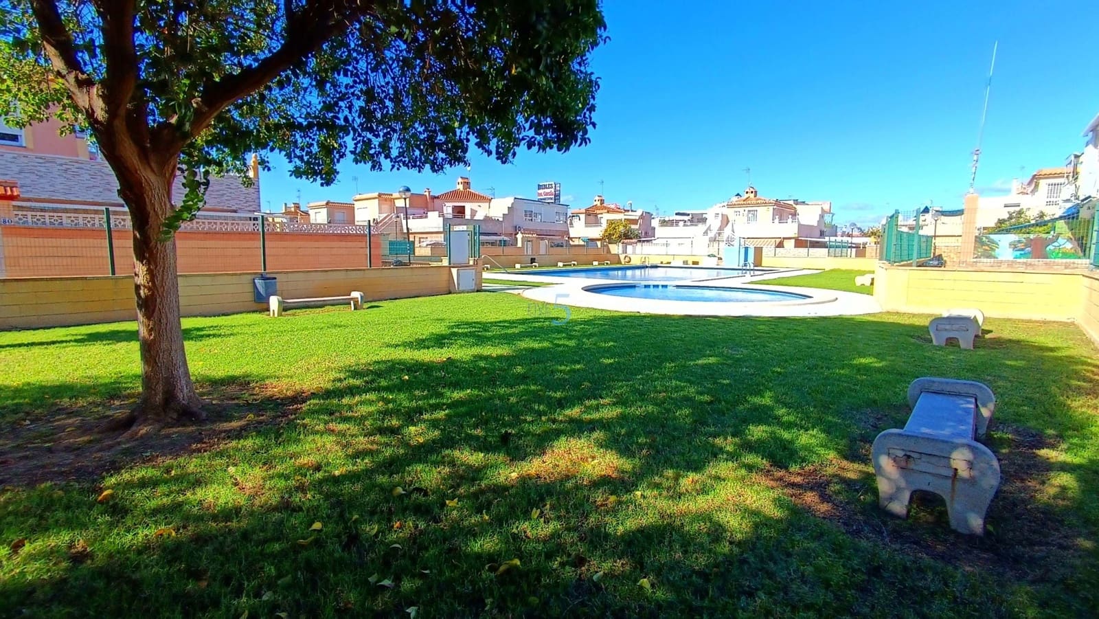 3 sypialnia Dom na sprzedaż w Torrevieja z basenem - 157 500 € (Ref: 9374379)